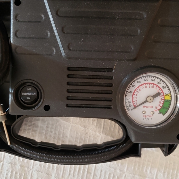 Car tire inflator - Picture 2 of 3